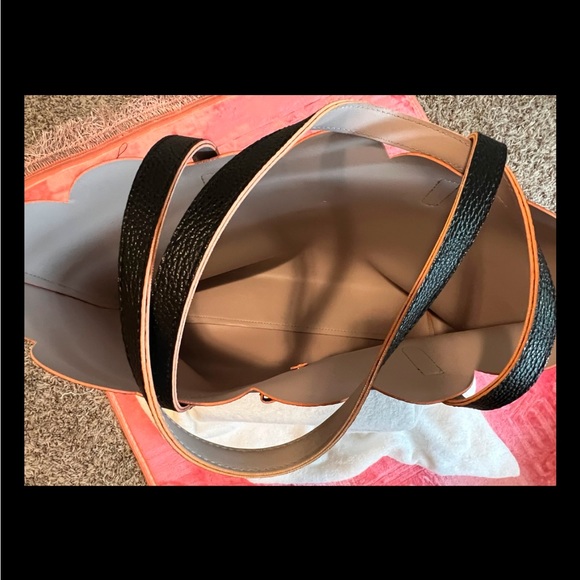 Elegant Black Tote Bag - Picture 4 of 4